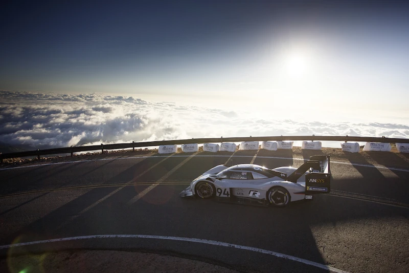 I.D R Pikes Peak bije rekord trasy - 9.