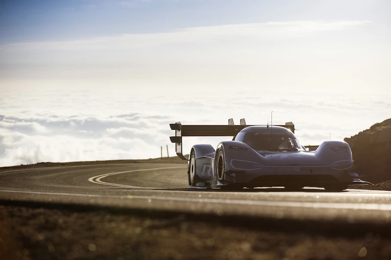 I.D R Pikes Peak bije rekord trasy - 10.