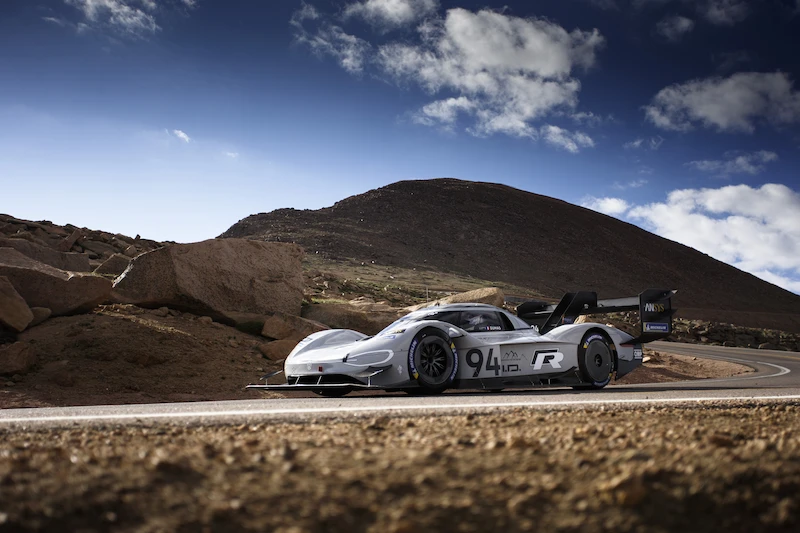 I.D R Pikes Peak bije rekord trasy - 11.