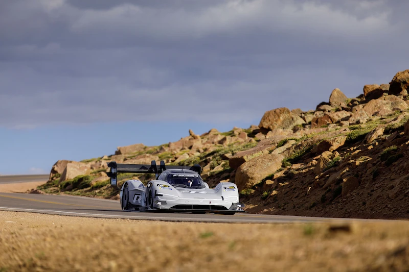 I.D R Pikes Peak bije rekord trasy - 12.