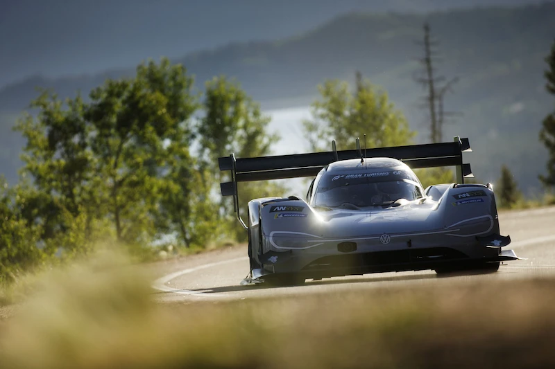 I.D R Pikes Peak bije rekord trasy - 52.