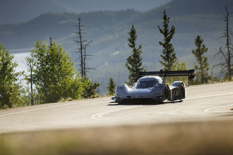 I.D R Pikes Peak bije rekord trasy - 15.