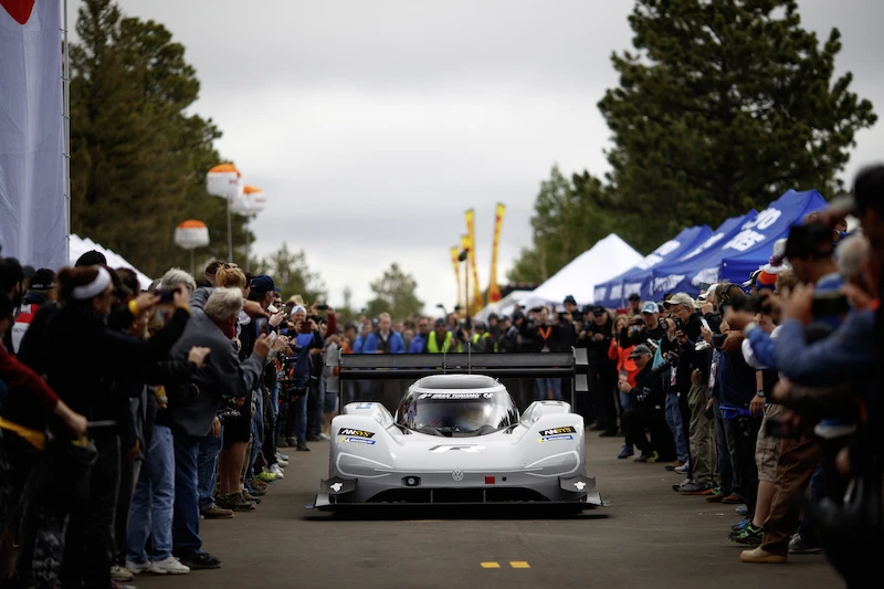 I.D R Pikes Peak bije rekord trasy - 19.