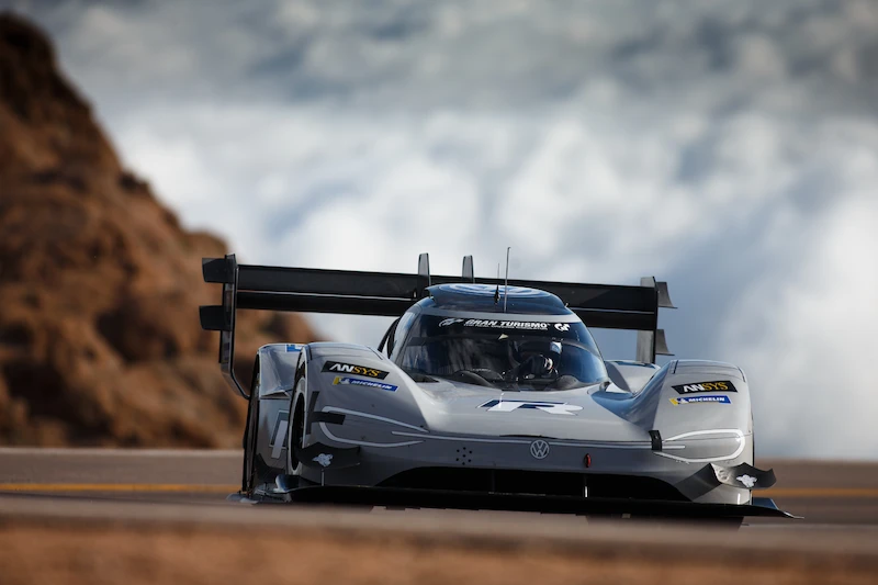 I.D R Pikes Peak bije rekord trasy - 26.