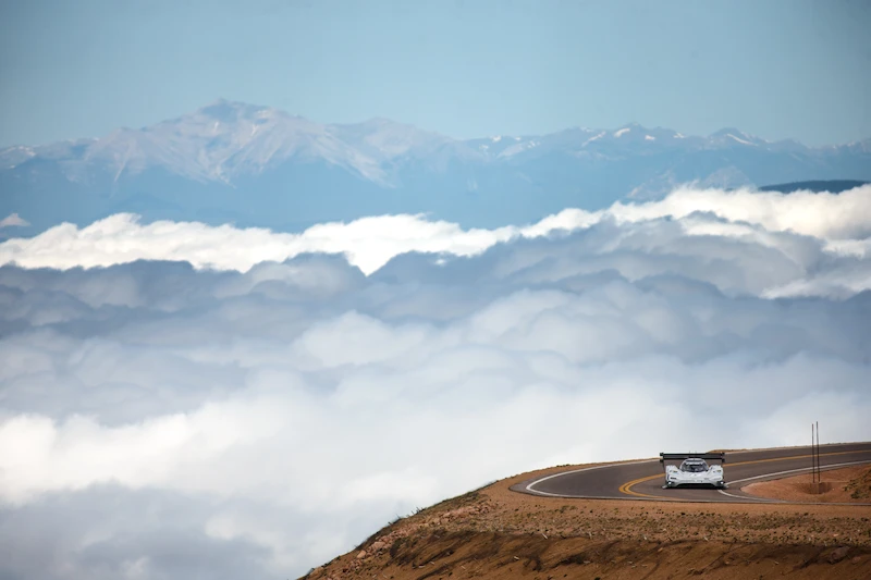 I.D R Pikes Peak bije rekord trasy - 27.