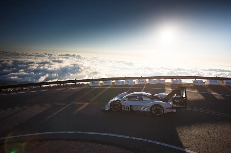 I.D R Pikes Peak bije rekord trasy - 28.