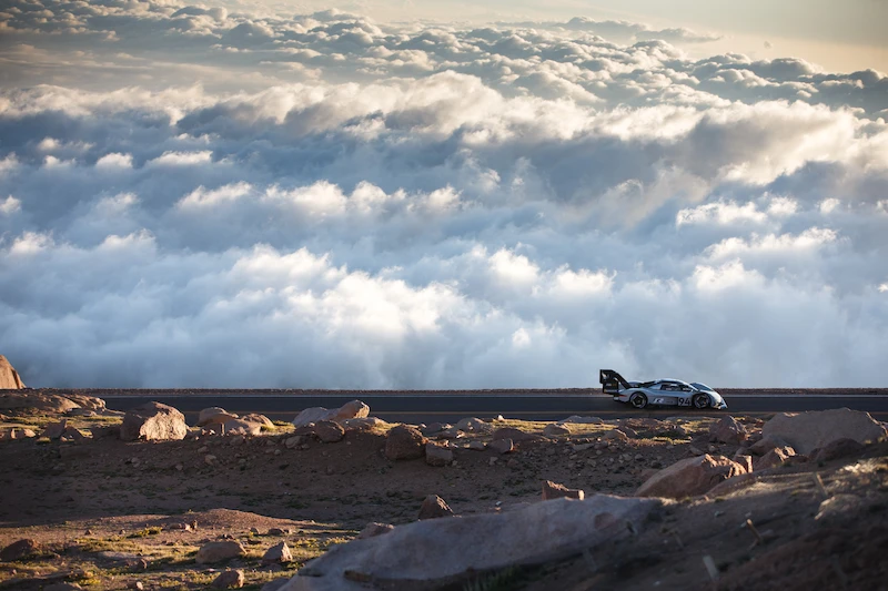 I.D R Pikes Peak bije rekord trasy - 29.