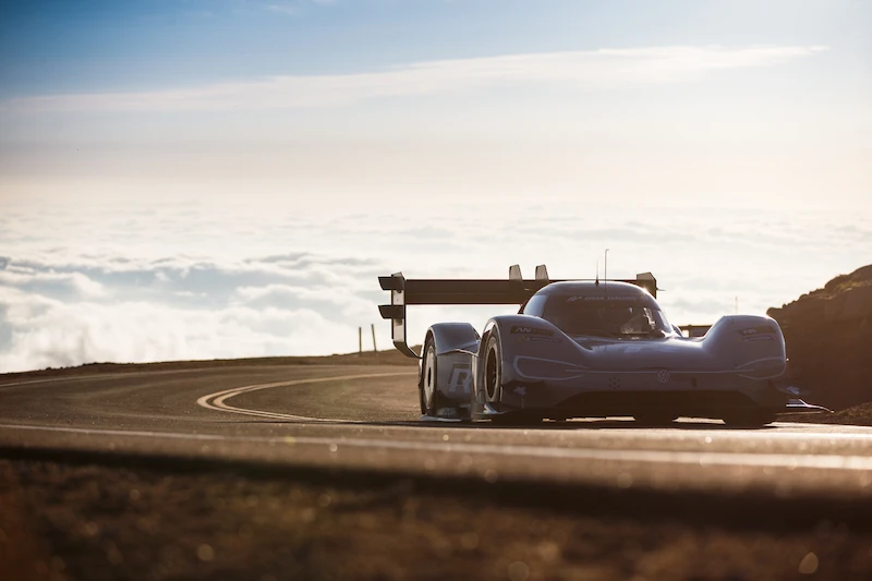 I.D R Pikes Peak bije rekord trasy - 30.
