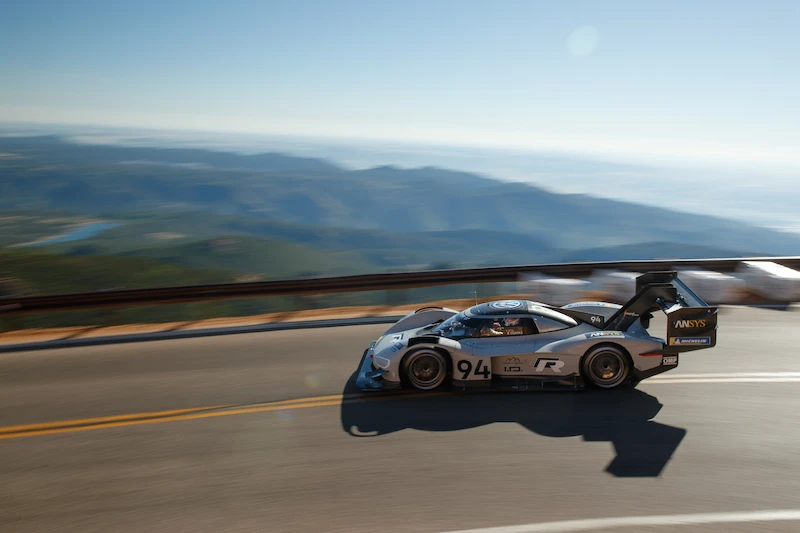 I.D R Pikes Peak bije rekord trasy - 33.