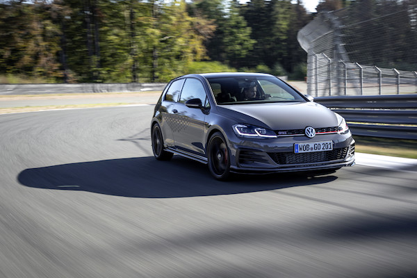Golf z genami auta wyścigowego: Volkswagen rozpoczął sprzedaż Golfa GTI TCR