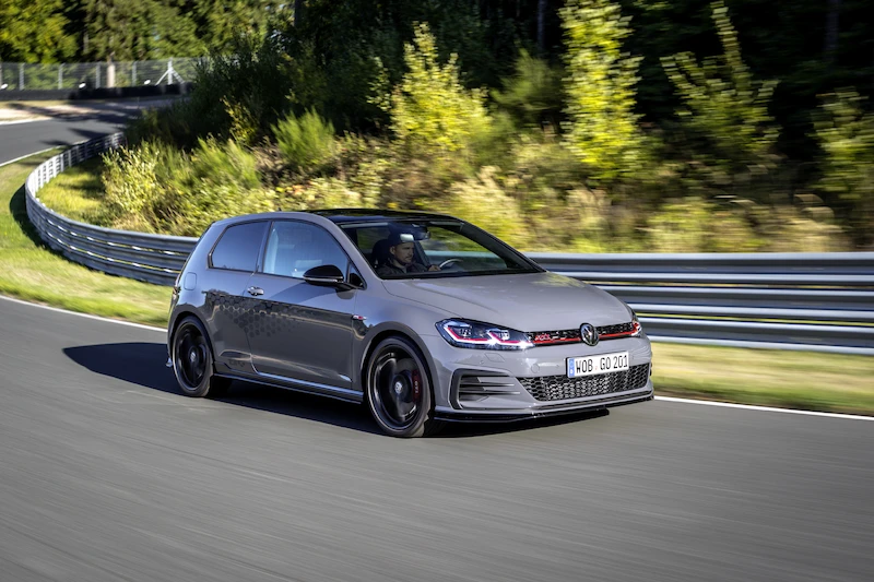Golf z genami auta wyścigowego: Volkswagen rozpoczął sprzedaż Golfa GTI TCR - 9.