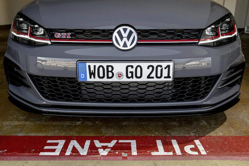 Golf z genami auta wyścigowego: Volkswagen rozpoczął sprzedaż Golfa GTI TCR - 14.