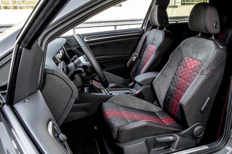 Golf z genami auta wyścigowego: Volkswagen rozpoczął sprzedaż Golfa GTI TCR - 92.