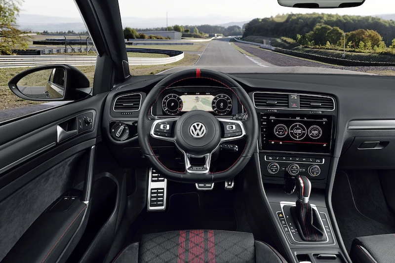 Golf z genami auta wyścigowego: Volkswagen rozpoczął sprzedaż Golfa GTI TCR - 19.