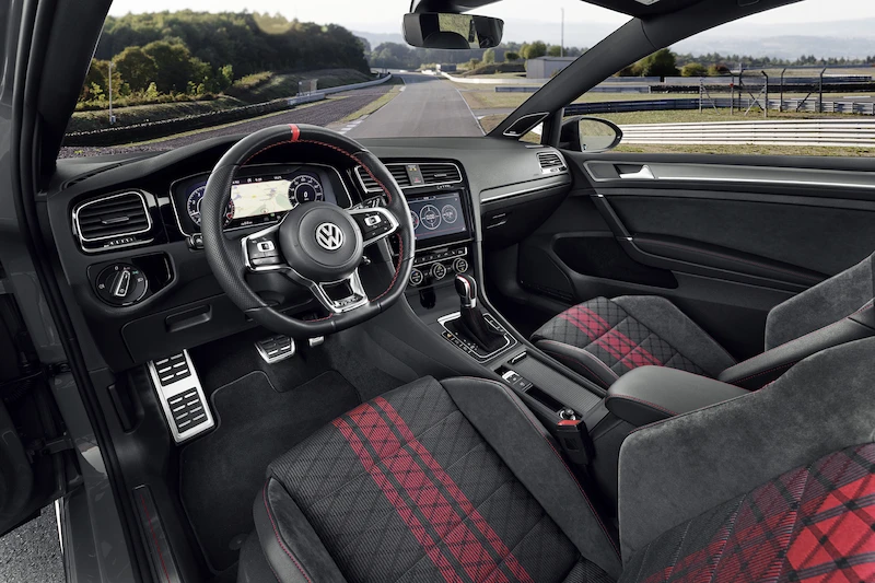 Golf z genami auta wyścigowego: Volkswagen rozpoczął sprzedaż Golfa GTI TCR - 20.