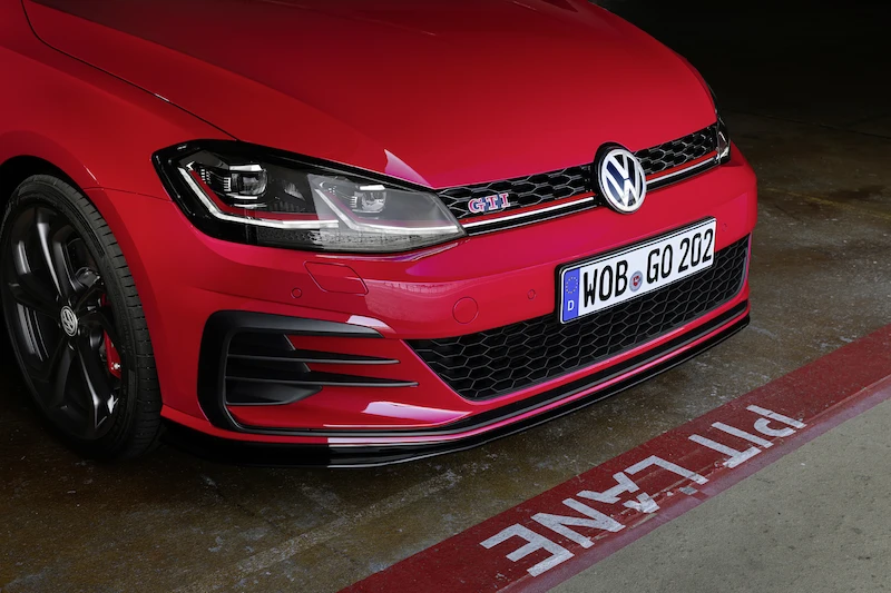 Golf z genami auta wyścigowego: Volkswagen rozpoczął sprzedaż Golfa GTI TCR - 21.