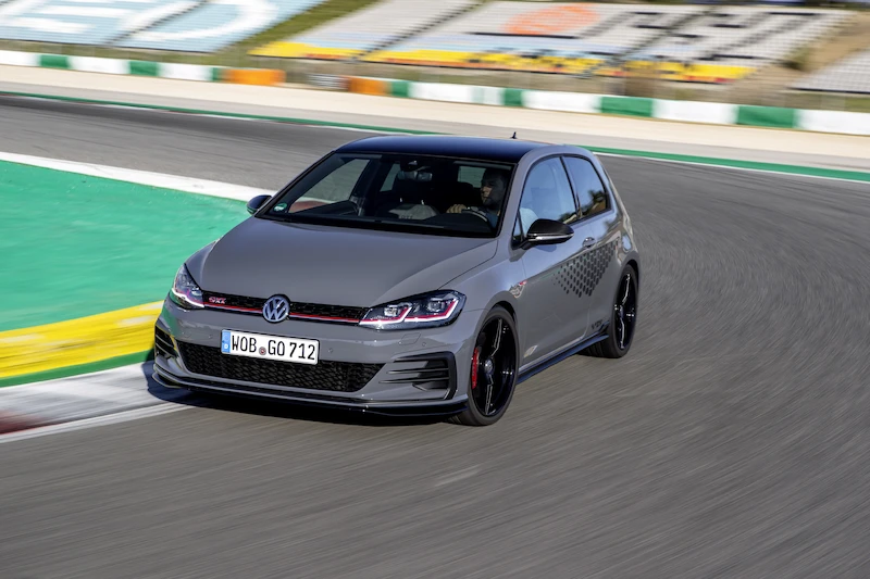 Golf z genami auta wyścigowego: Volkswagen rozpoczął sprzedaż Golfa GTI TCR - 39.