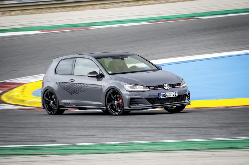 Golf z genami auta wyścigowego: Volkswagen rozpoczął sprzedaż Golfa GTI TCR - 81.