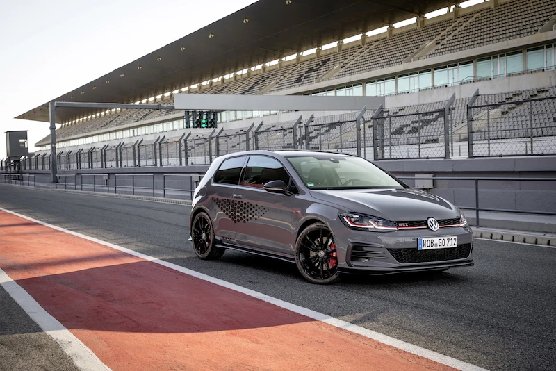 Golf z genami auta wyścigowego: Volkswagen rozpoczął sprzedaż Golfa GTI TCR - 99.