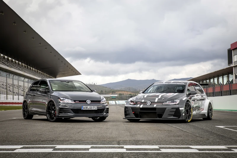 Golf z genami auta wyścigowego: Volkswagen rozpoczął sprzedaż Golfa GTI TCR - 82.