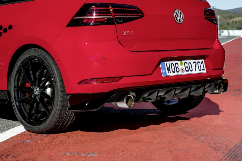 Golf z genami auta wyścigowego: Volkswagen rozpoczął sprzedaż Golfa GTI TCR - 101.