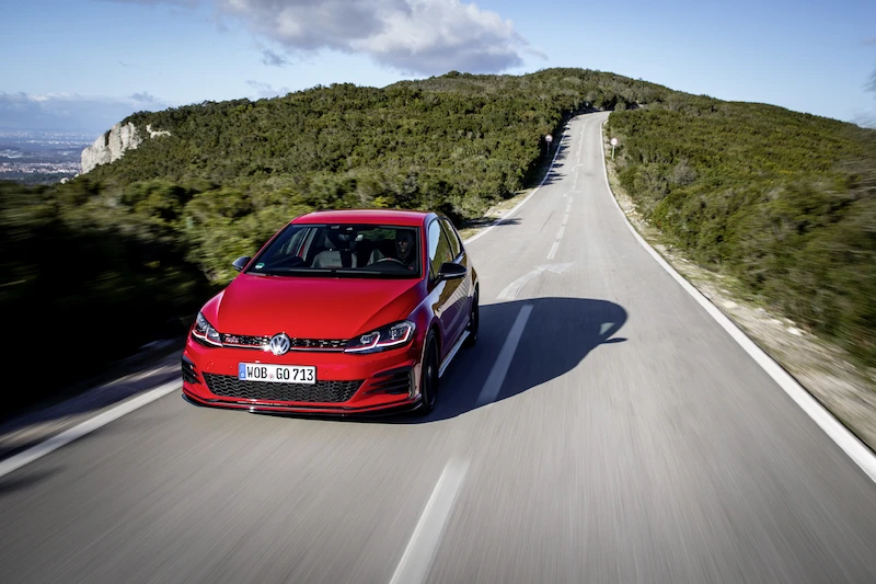 Golf z genami auta wyścigowego: Volkswagen rozpoczął sprzedaż Golfa GTI TCR - 64.