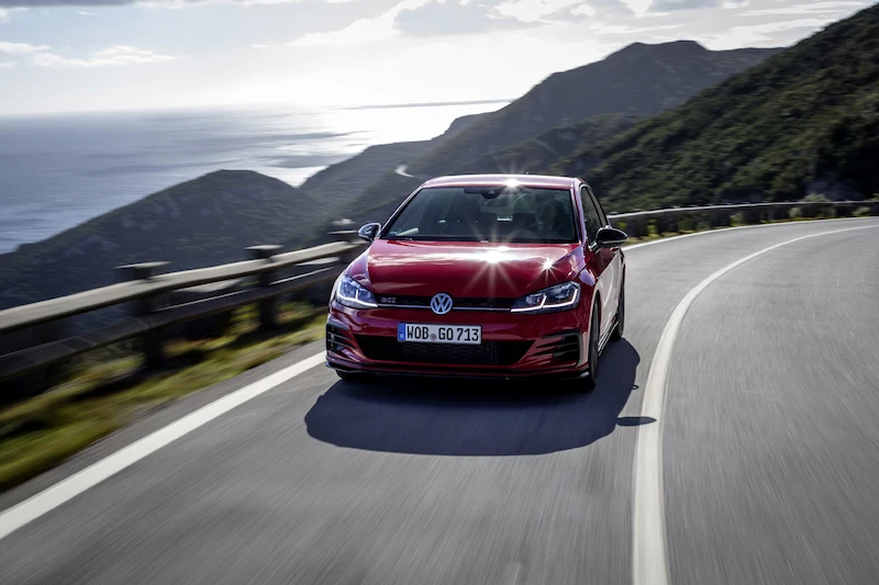 Golf z genami auta wyścigowego: Volkswagen rozpoczął sprzedaż Golfa GTI TCR - 68.