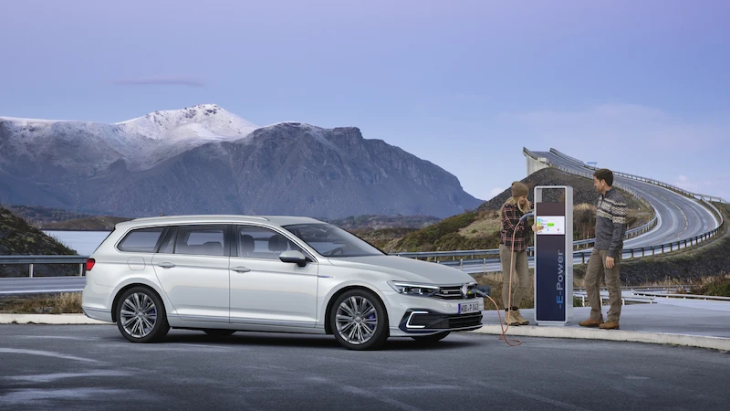 Premiera podczas Salonu Genewskiego: Nowy Passat* jako pierwszy Volkswagen będzie mógł poruszać się częściowo automatycznie przy wyższych prędkościach - 8.