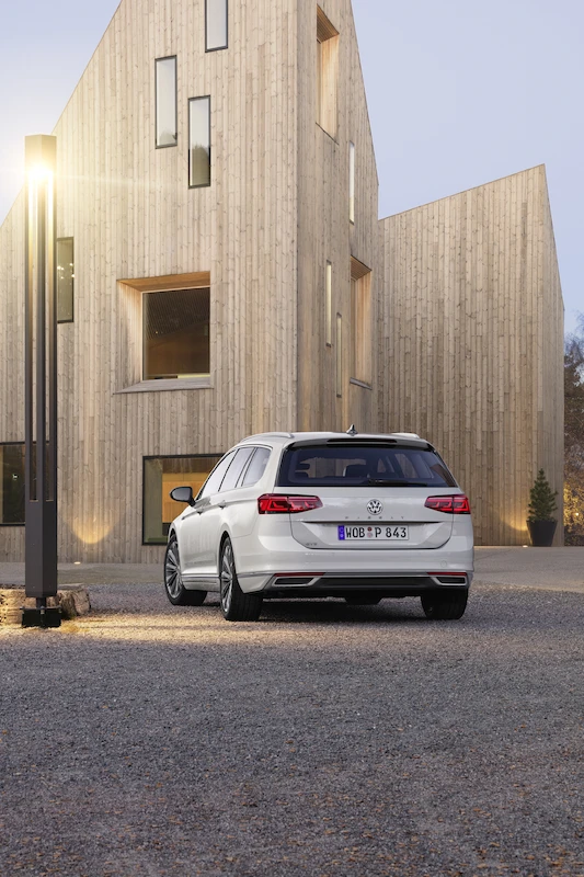 Premiera podczas Salonu Genewskiego: Nowy Passat* jako pierwszy Volkswagen będzie mógł poruszać się częściowo automatycznie przy wyższych prędkościach - 10.