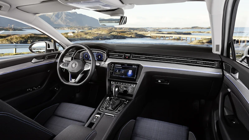 Premiera podczas Salonu Genewskiego: Nowy Passat* jako pierwszy Volkswagen będzie mógł poruszać się częściowo automatycznie przy wyższych prędkościach - 69.