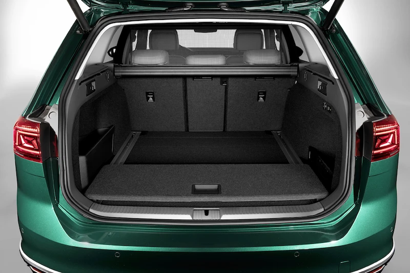 Premiera podczas Salonu Genewskiego: Nowy Passat* jako pierwszy Volkswagen będzie mógł poruszać się częściowo automatycznie przy wyższych prędkościach - 70.