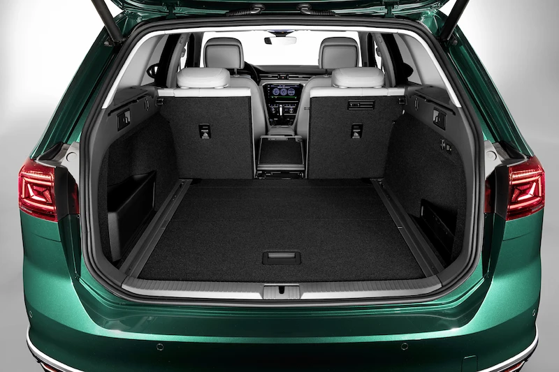 Premiera podczas Salonu Genewskiego: Nowy Passat* jako pierwszy Volkswagen będzie mógł poruszać się częściowo automatycznie przy wyższych prędkościach - 14.