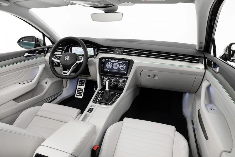 Premiera podczas Salonu Genewskiego: Nowy Passat* jako pierwszy Volkswagen będzie mógł poruszać się częściowo automatycznie przy wyższych prędkościach - 26.