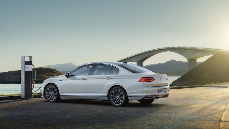 Premiera podczas Salonu Genewskiego: Nowy Passat* jako pierwszy Volkswagen będzie mógł poruszać się częściowo automatycznie przy wyższych prędkościach - 40.