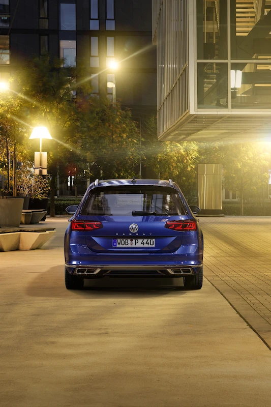 Premiera podczas Salonu Genewskiego: Nowy Passat* jako pierwszy Volkswagen będzie mógł poruszać się częściowo automatycznie przy wyższych prędkościach - 49.