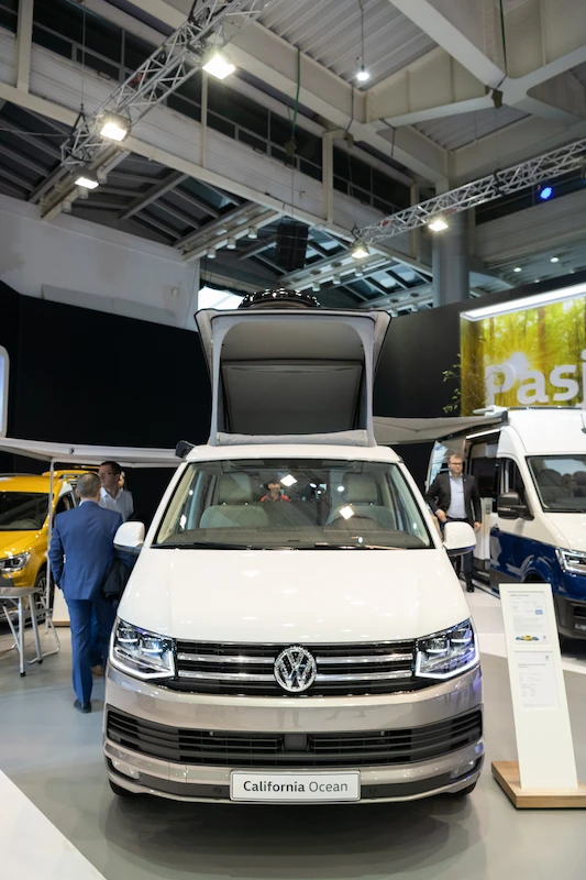 Caddy Beach, California Beach, Grand California i Amarok z namiotem dachowym – modele marki Volkswagen Samochody Użytkowe idealne do realizacji pasji - 7.