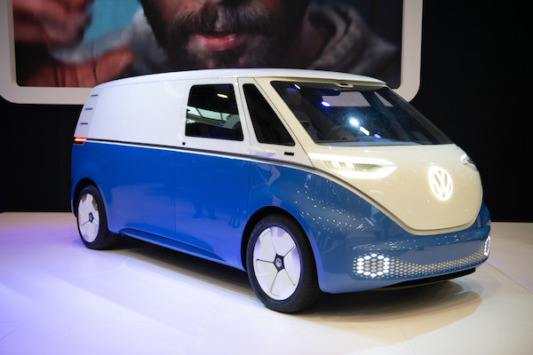 Pełna gama elektrycznych samochodów dostawczych Volkswagen wyznacza kierunek nowoczesnej logistyki miejskiej
