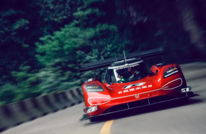 W 7 minut i 38,585 sekund do chińskiej „Bramy do Nieba”: Volkswagen ID.R ustanawia pierwszy rekord wjazdu na górę Tianmen - 1.