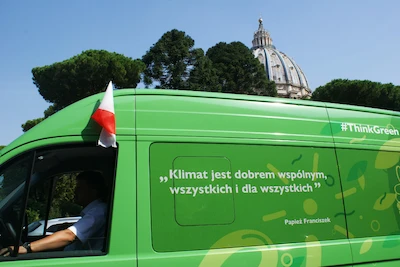 Volkswagen e-Crafter oraz Audi e-tron uczestniczyły w „Pierwszej Emobilnej Pielgrzymce Polska-Watykan”