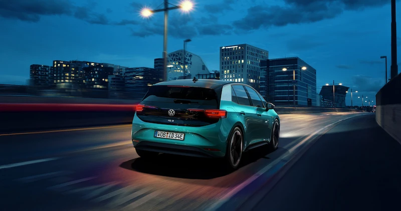 Elektryczny Volkswagen ID.3 potrafi komunikować się z kierowcą i otoczeniem za pomocą świateł - 4.