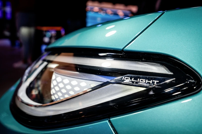 Elektryczny Volkswagen ID.3 potrafi komunikować się z kierowcą i otoczeniem za pomocą świateł - 6.