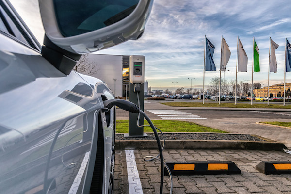36 punktów ładowania samochodów elektrycznych na terenie Volkswagen Group Polska