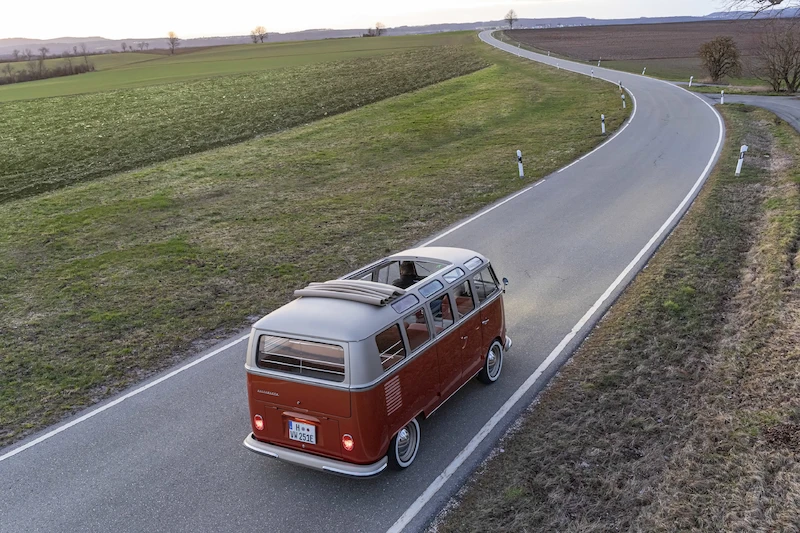 Elektryczny napęd: nowy e-BULLI – crossover czerpiący z klasyki i z najnowszych rozwiązań samochodów elektrycznych - 4.