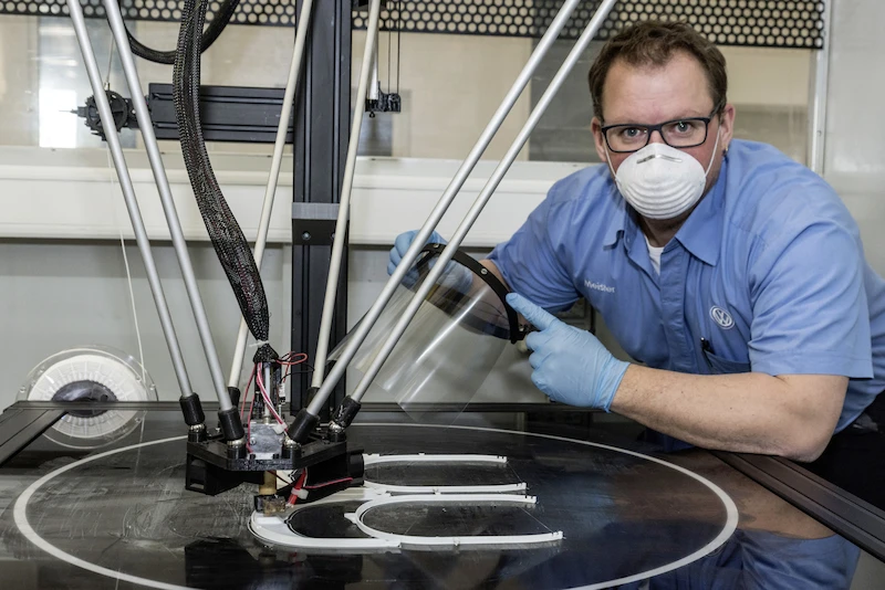 Koronawirus: Volkswagen produkuje osłony chroniące twarz techniką druku 3D - 5.