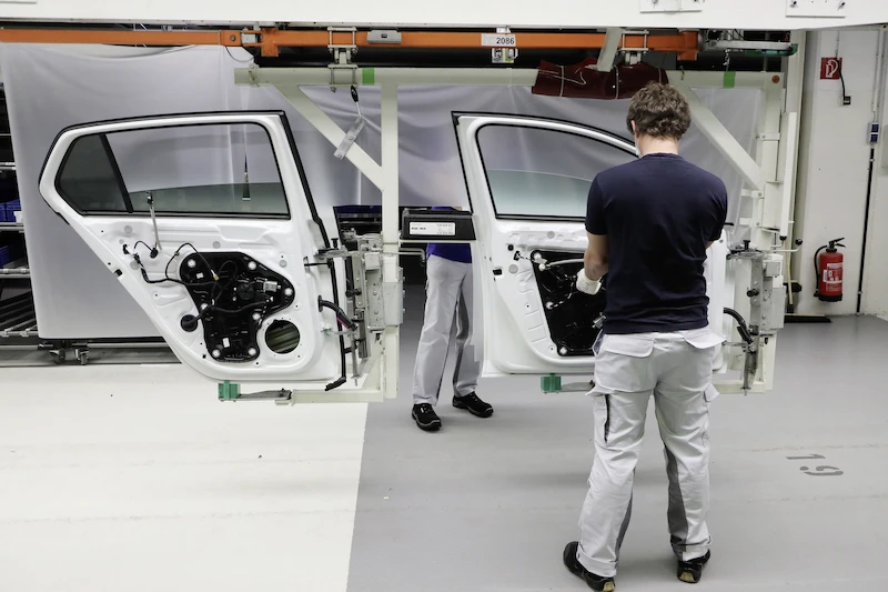 Volkswagen zacznie stopniowo wznawiać produkcję - 3.