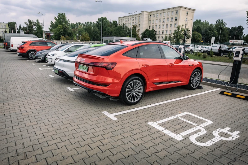 Na drodze do klimatycznej neutralności - elektromobilność - 12.