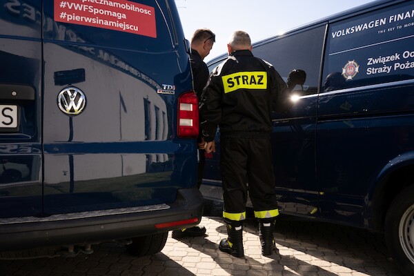 20 kolejnych samochodów marki Volkswagen Samochody Dostawcze w użyczeniu Ochotniczym Strażom Pożarnym