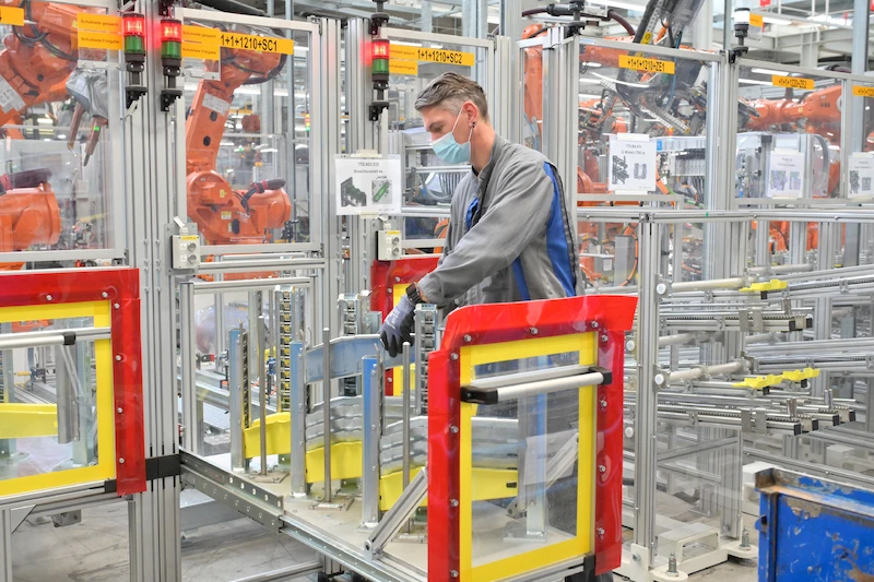 Jeszcze bardziej innowacyjny i scyfryzowany: w zmodernizowanej fabryce Volkswagen Samochody Dostawcze w Hanowerze rozpoczęto seryjną produkcję Nowego Multivana - 1.