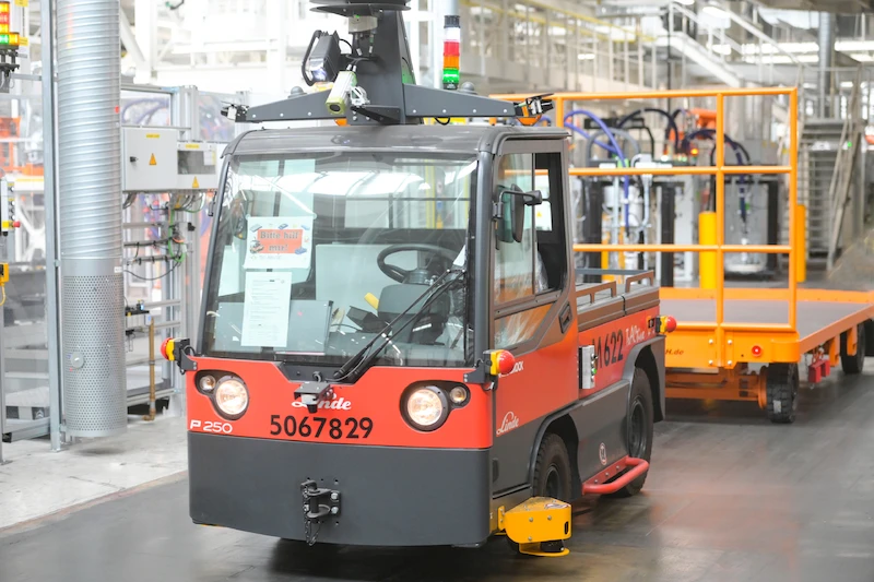 Jeszcze bardziej innowacyjny i scyfryzowany: w zmodernizowanej fabryce Volkswagen Samochody Dostawcze w Hanowerze rozpoczęto seryjną produkcję Nowego Multivana - 4.