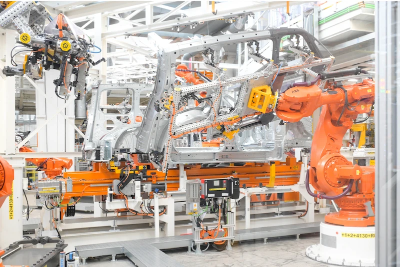 Jeszcze bardziej innowacyjny i scyfryzowany: w zmodernizowanej fabryce Volkswagen Samochody Dostawcze w Hanowerze rozpoczęto seryjną produkcję Nowego Multivana - 5.